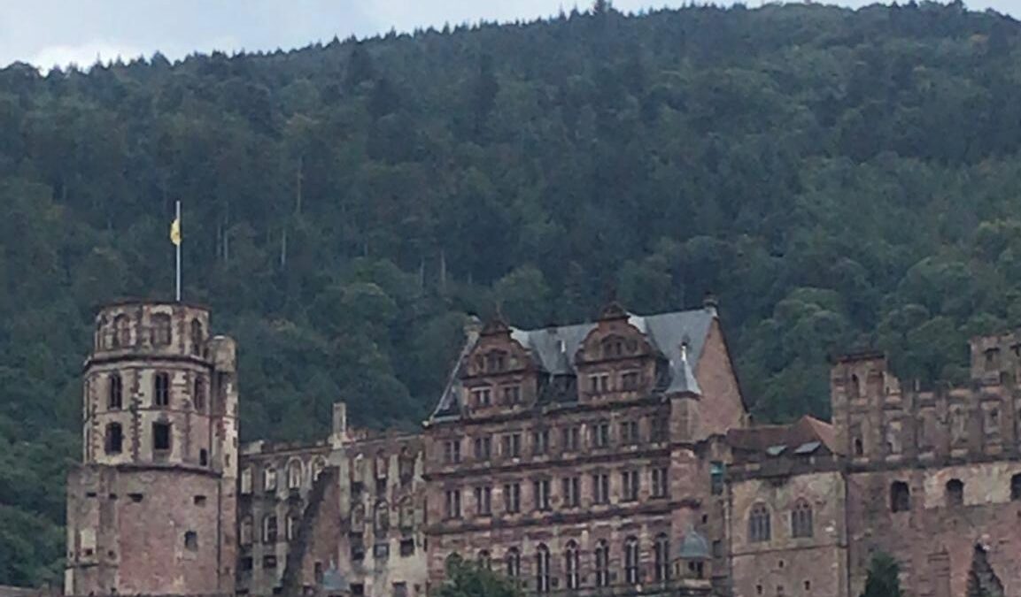 Romantischer Neckaruferspaziergang in Heidelberg Schloss